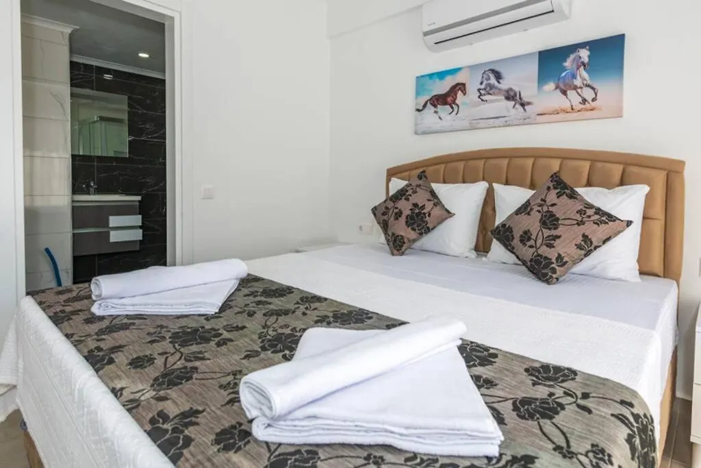 Violet - 4 Bedroom Holiday Villa In Oeluedeniz