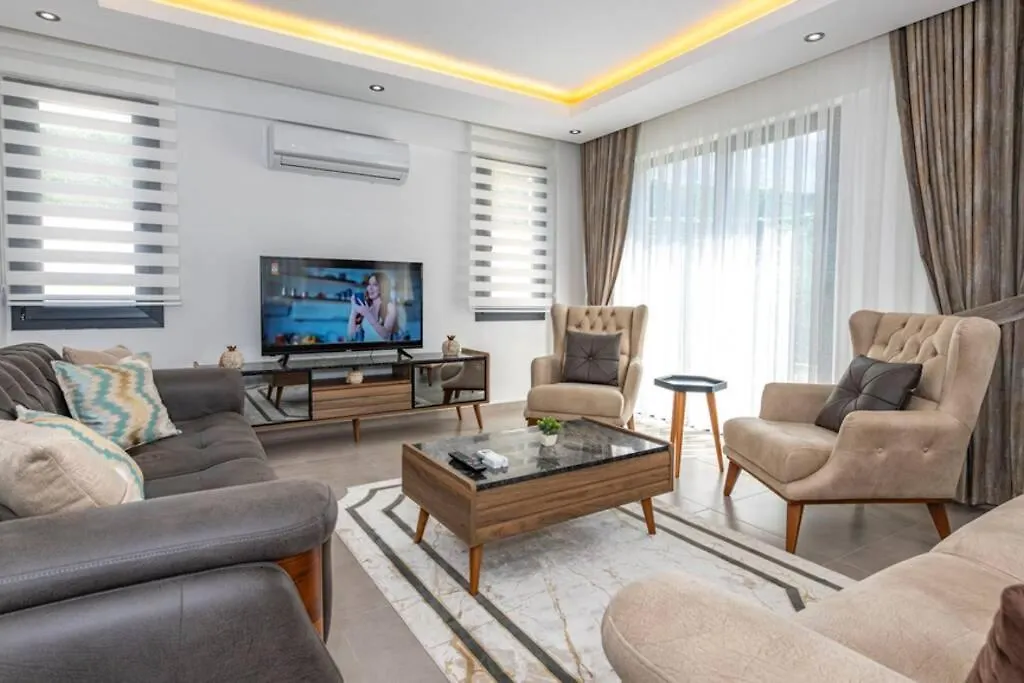 Violet - 4 Bedroom Holiday Villa In Oeluedeniz